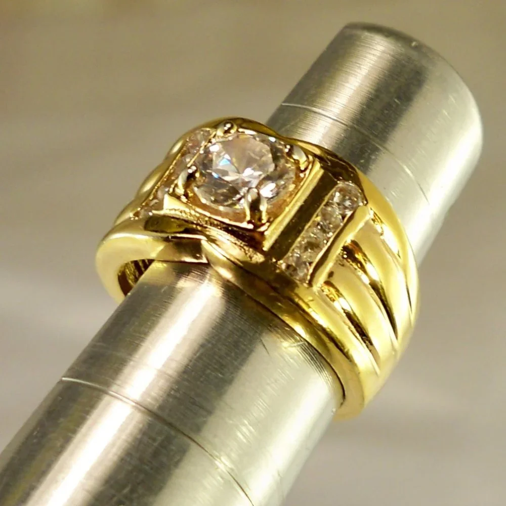 NEW Round Cut Cubic Zirconias Gold DESIGNER Ring